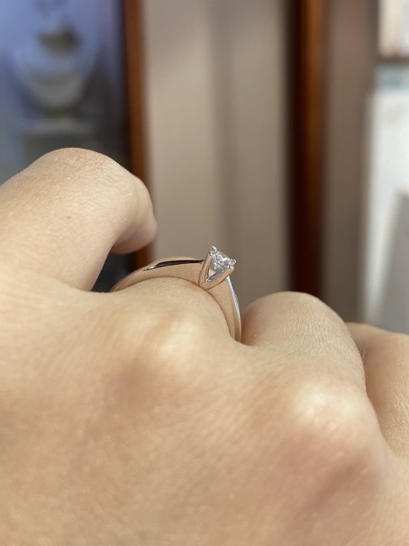 Δαχτυλίδι Μονόπετρο, Λευκόχρυσο 18 Καράτια Με Διαμάντι DD05 
